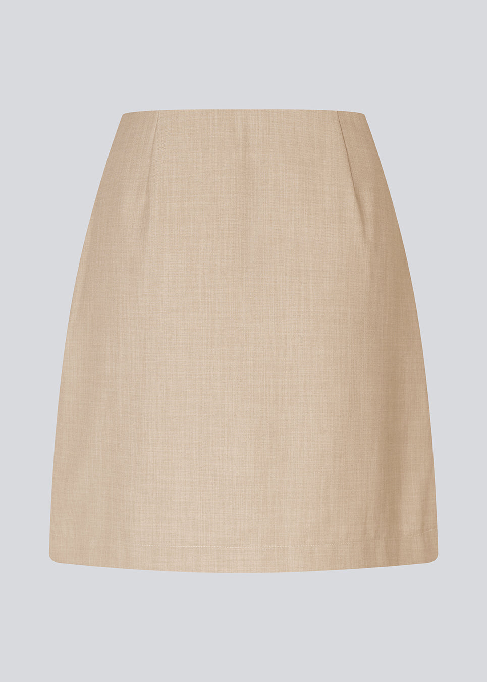 Klassisk A-formet nederdel i kort længde i beige. GaleMD 2 skirt har et simpelt design med skjult lynlås i sidesømmen og slids foran.