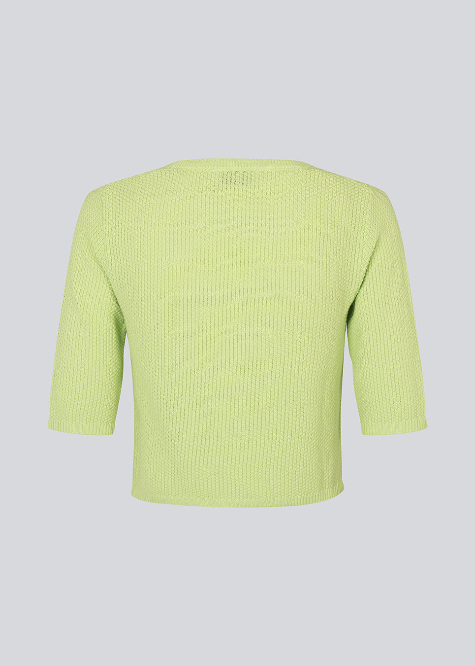 Kort cardigan i limegrøn i struktureret bomuldskvalitet med ribstrikkede kanter. HeroMD cardigan har v-hals med knaplukning fortil og korte ærmer. 
