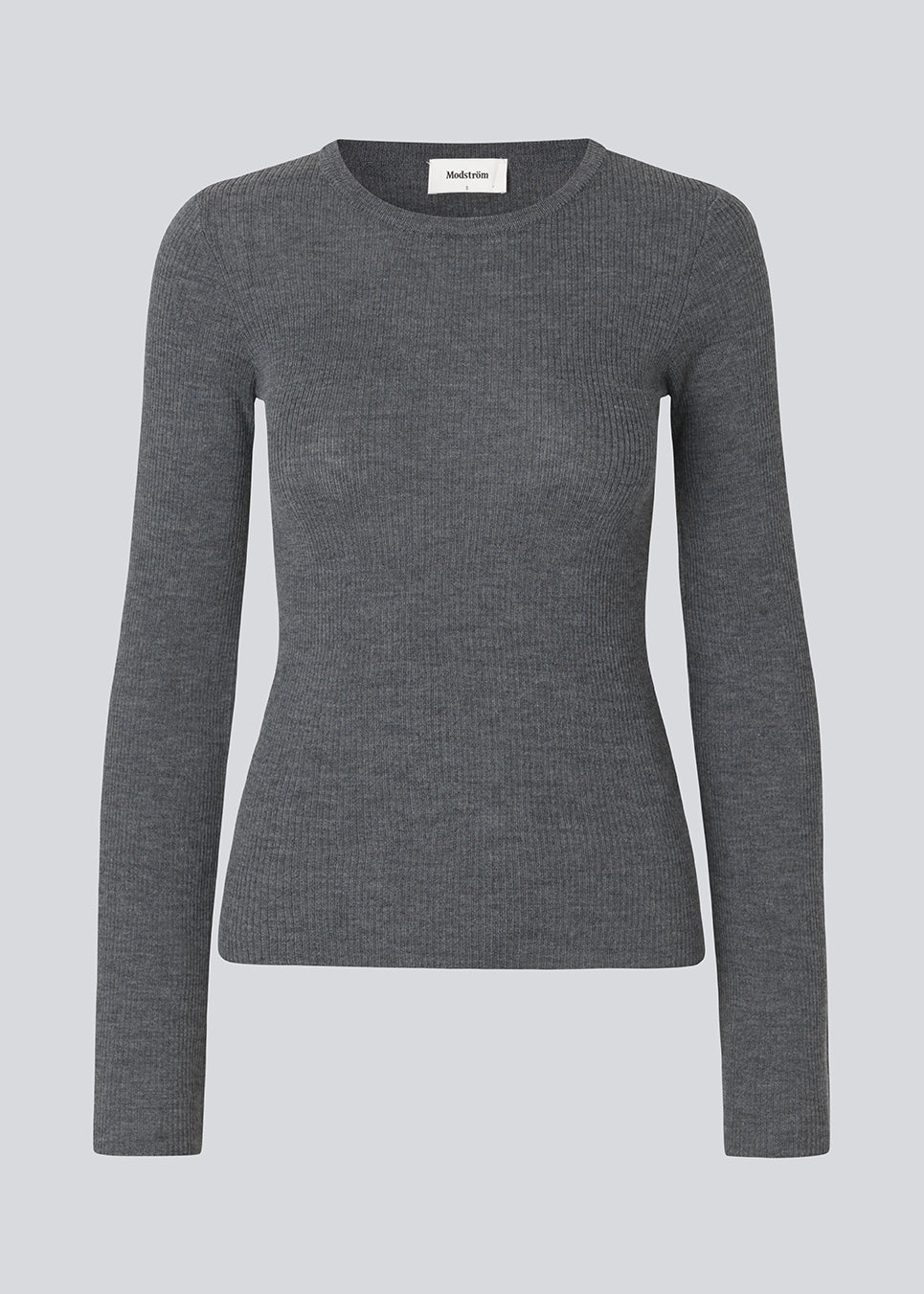 Tætsiddende top i blød ribstrik af uld. HirokiMD o-neck lange brede ærmer. Modellen er 175 cm og har en størrelse S/36 på.