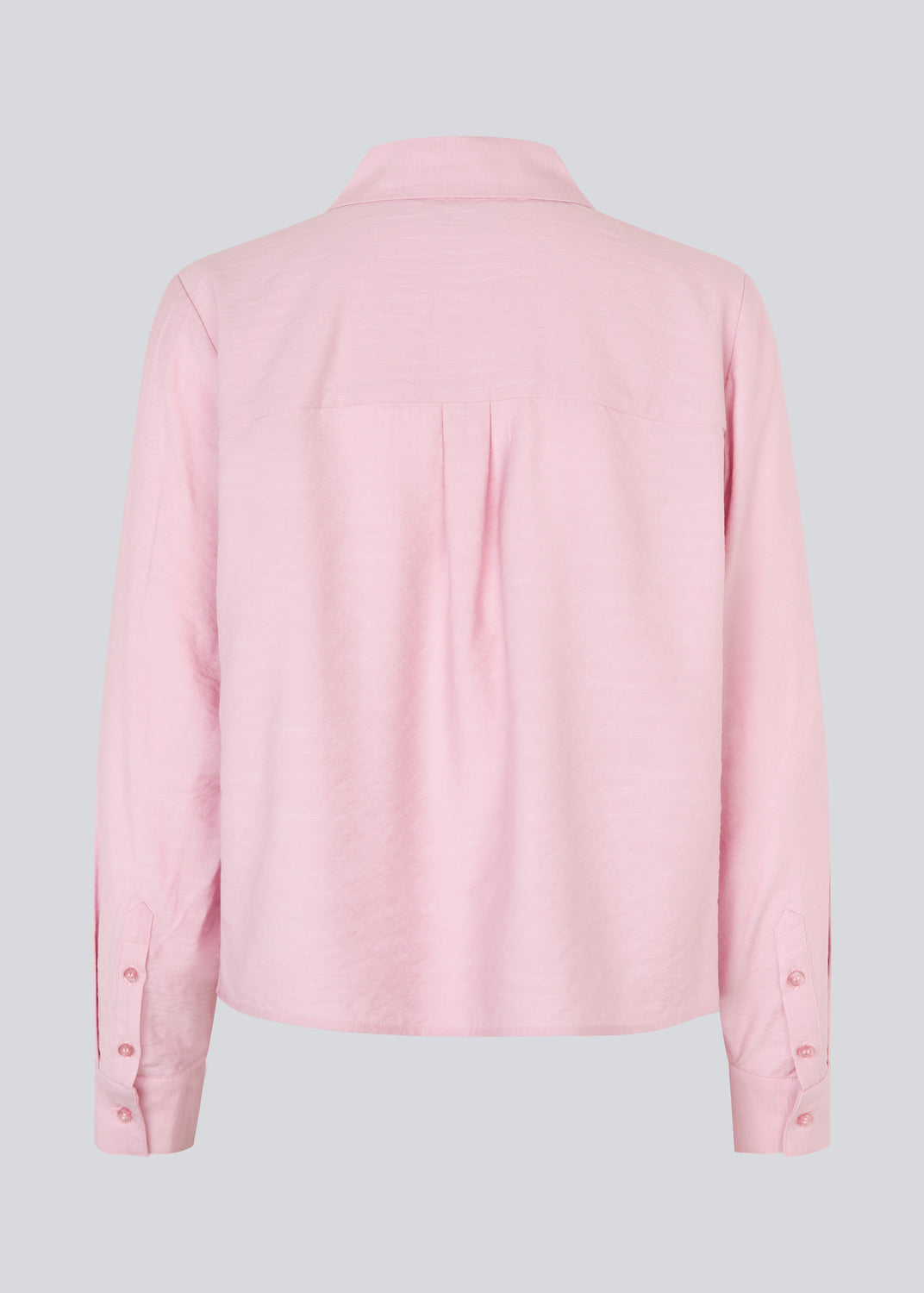 Skjorte i lyserød i en let EcoVero viskose med løs pasform. HudgesMD shirt har krave og knaplukning fortil og lange ærmer med manchet. 