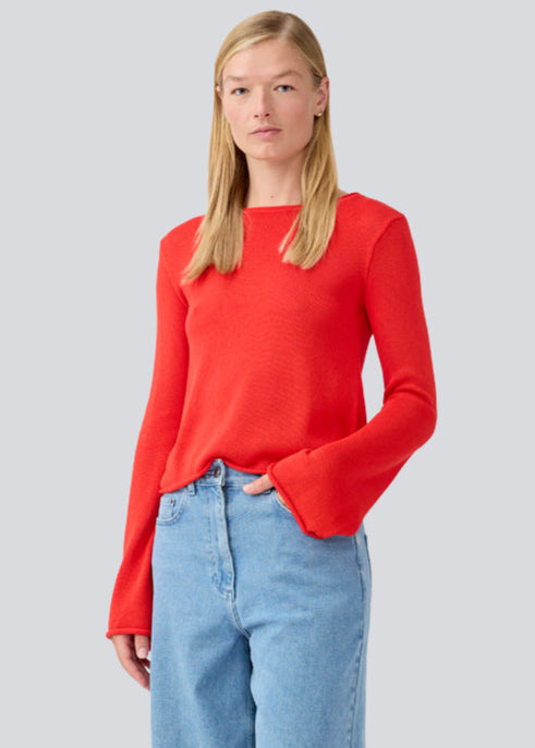 Strikket top med lange brede ærmer og en bred halsudskæring. IvonneMD O-neck har en normal pasform.