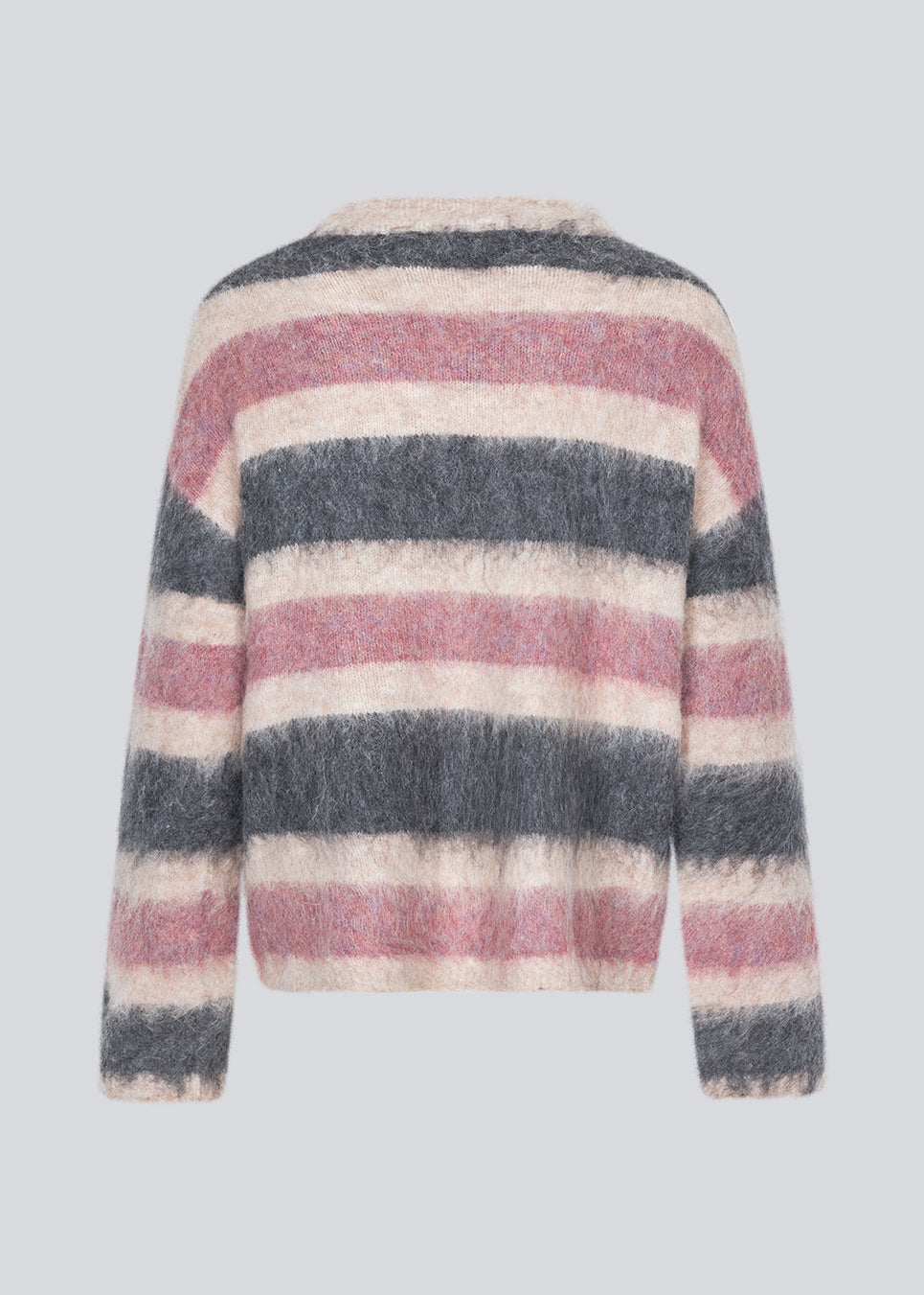 Blød stribet strik med v-udskæring. KaneMD v-neck har en løs pasform og lav skuldersøm.