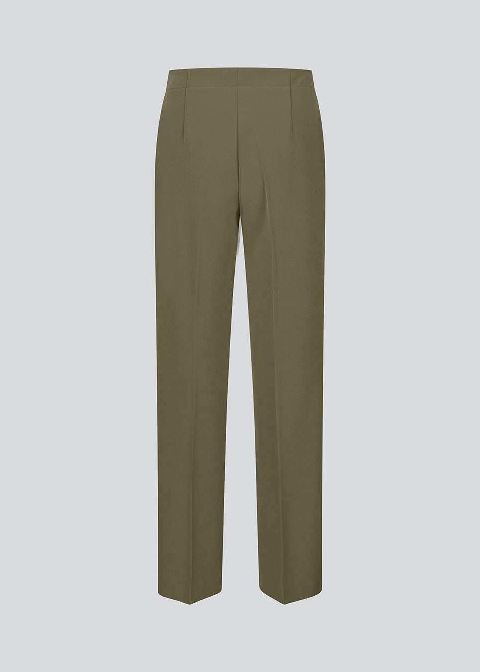 Klassiske bukser i mørkegrøn med pressefolder og lige ben. Nelli pants lukkes med en skjult lynlås i siden og har en skjult elastik indeni taljen for et mere komfortabelt fit.  Indersøm S/36: 82 cm Bukserne forlænges med 0,5 cm for hver størrelse.