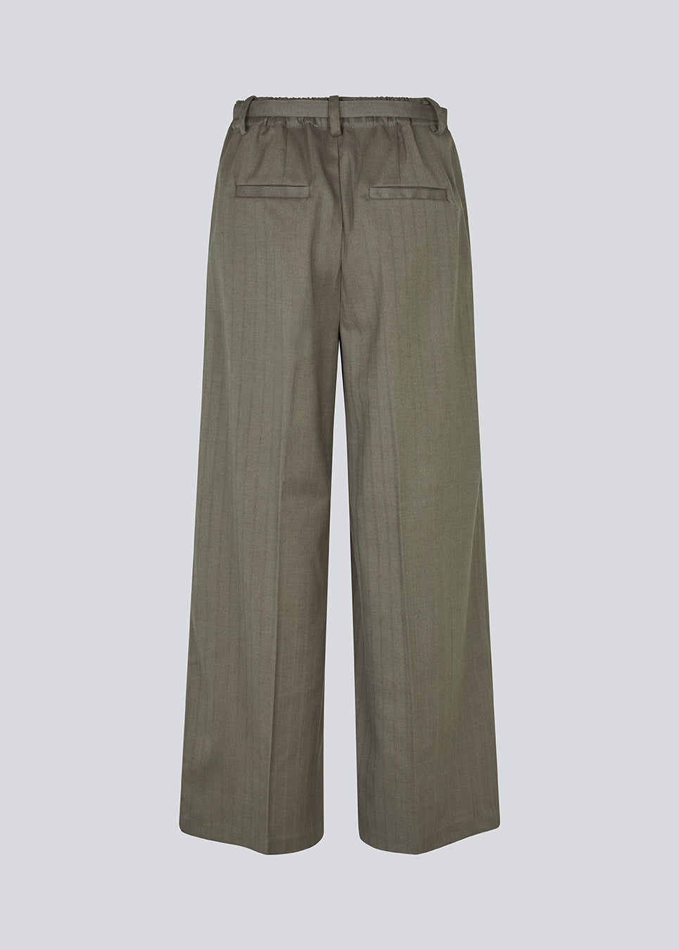 Bukser med pressefolder, brede ben og bindebånd. Pedromd pants har en elastisk i taljen og sidelommer. Modellen er 175 cm og har en str. S/36 på.