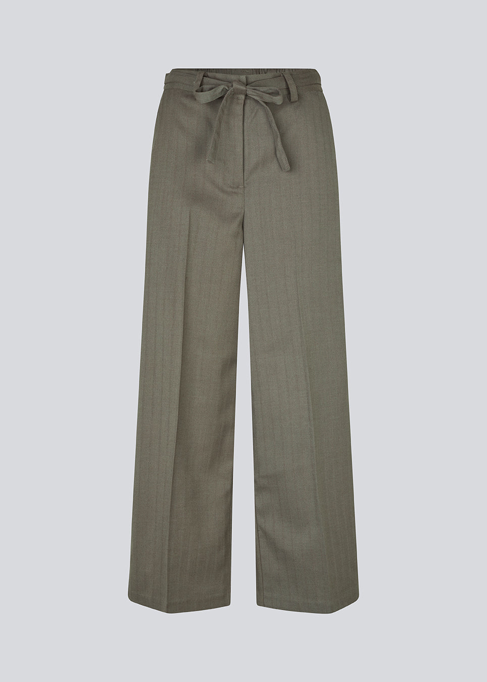 Bukser med pressefolder, brede ben og bindebånd. Pedromd pants har en elastisk i taljen og sidelommer. Modellen er 175 cm og har en str. S/36 på.