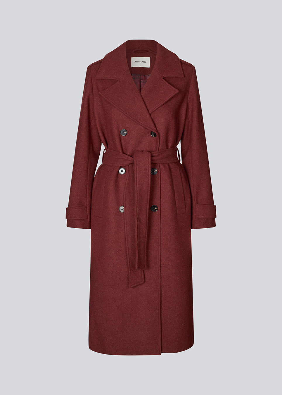 Klassisk, dobbeltradet uldfrakke med krave og revers. ShayMD coat har bredt taljebælte, skulderstropper, brede manchetter og stormflap. Med for og slids bagpå.