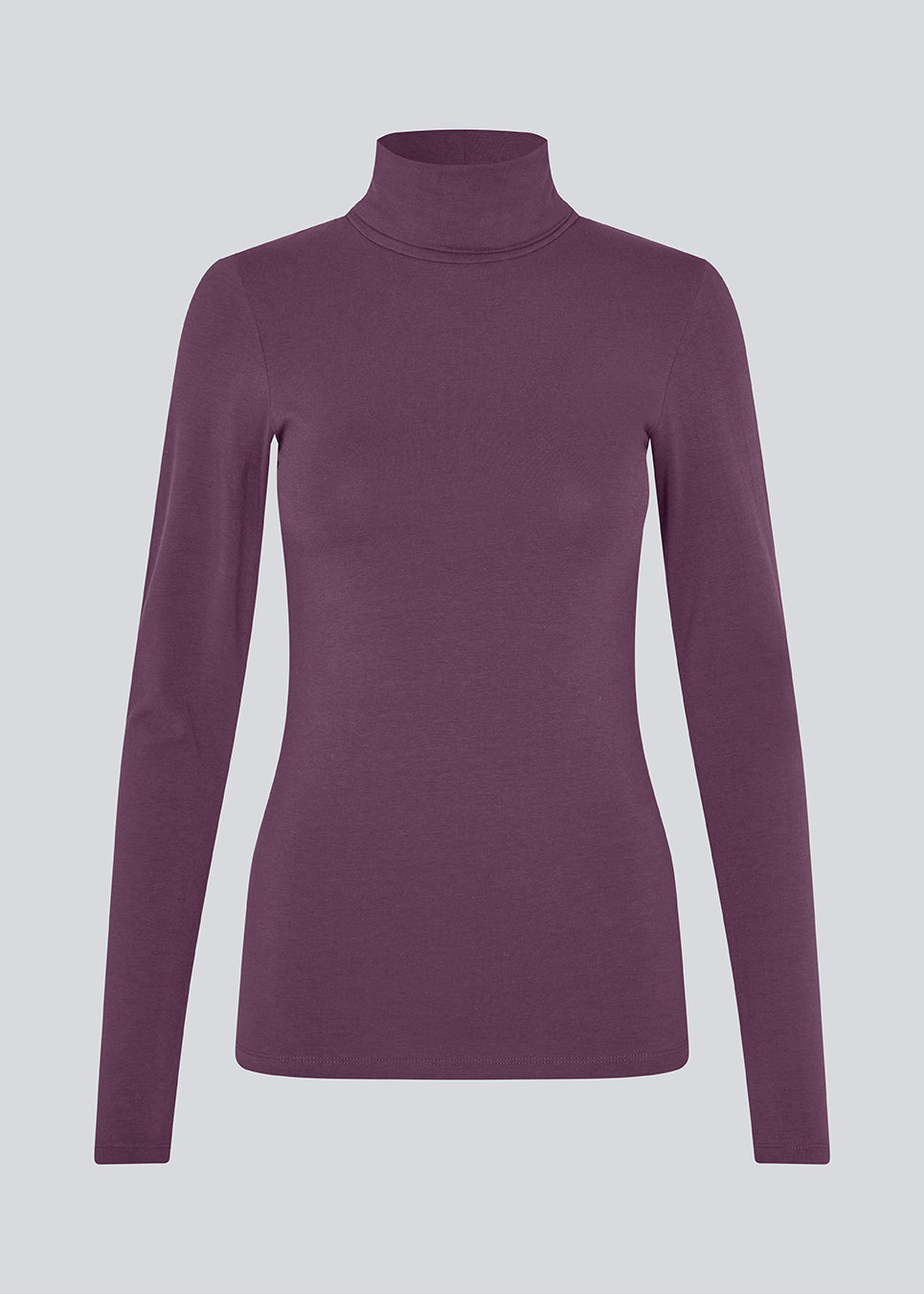 Lækker højhalset strik i en tætsiddende pasform, der altid er nem at bruge til en hver lejlighed. 