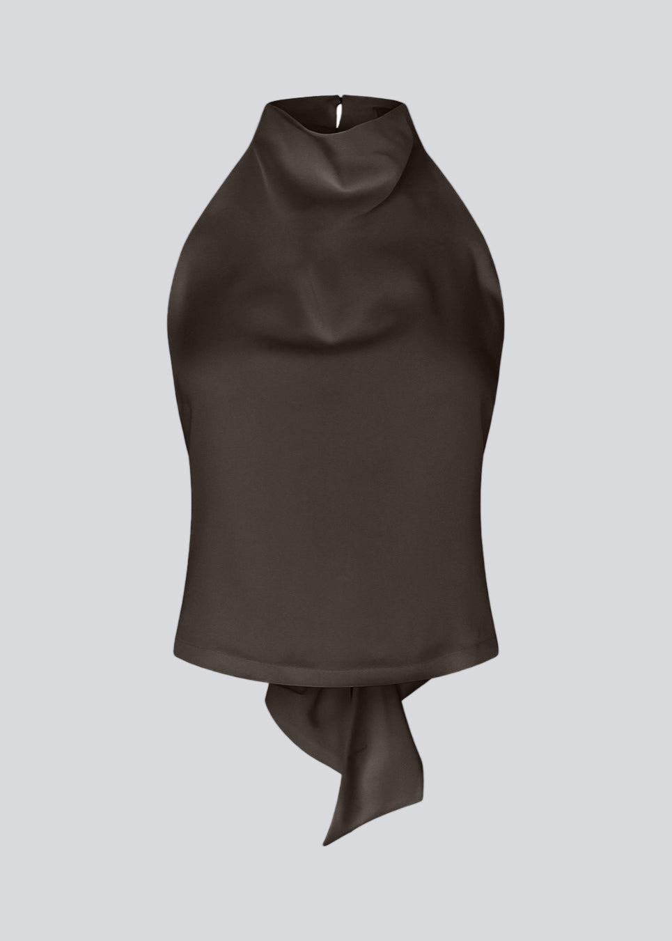 Halterneck top i satin. Timmiemd top har en flatterende og åben ryg med bindebånd. En elegant top der er perfekt til festlige lejligeder.