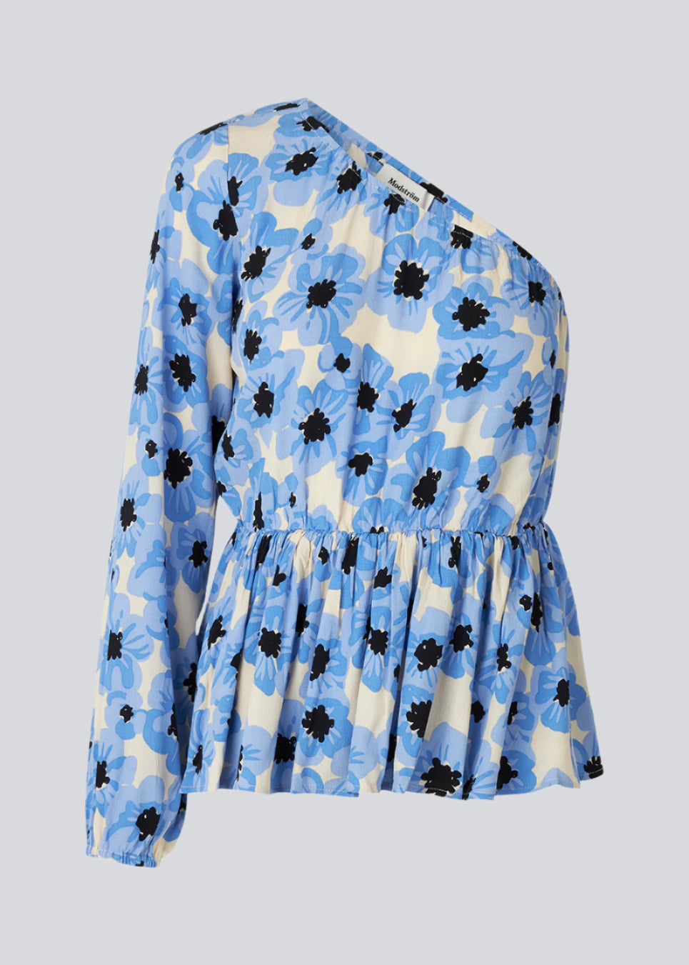 Top med enkelt ballonærmer med elastik. TorahMD print one shoulder top har en afslappet pasform med elastisk skæring i taljen.Top med enkelt ballonærmer med elastik. TorahMD print one shoulder top har en afslappet pasform med elastisk skæring i taljen.