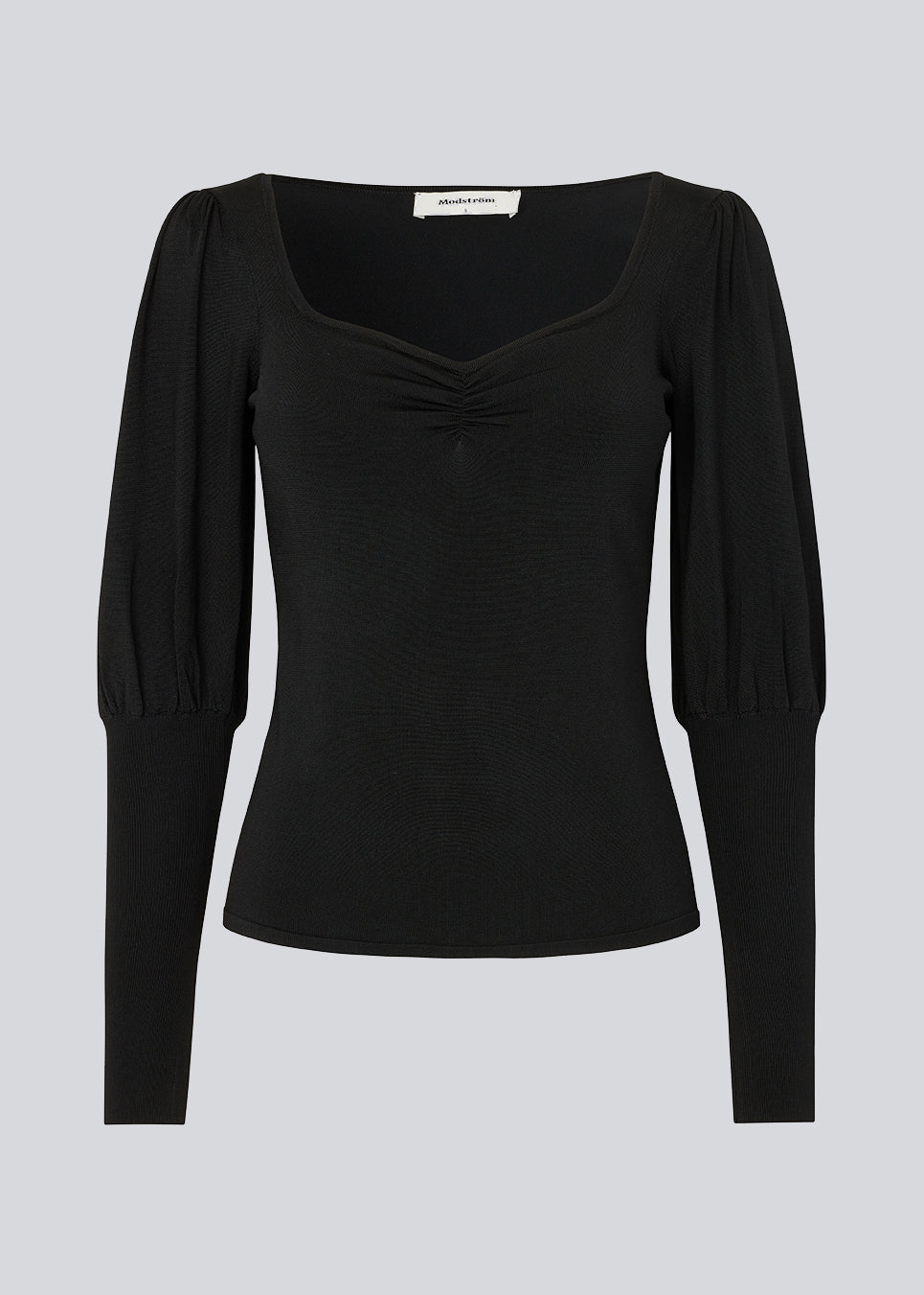 Kropsnær top i sort med lange ærmer i strikket kvalitet. BilgeMD top har en hjerteformet udskæring og lange ærmer med puf og tætsiddende detalje.
