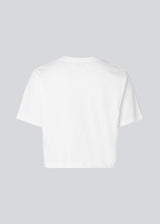 Cropped t-shirt i hvid med rund hals og afslappet pasform. CadakMD crop t-shirt er fremstillet i en blød økologisk bomuld. Modellen er 177 cm og har en størrelse S/36 på.