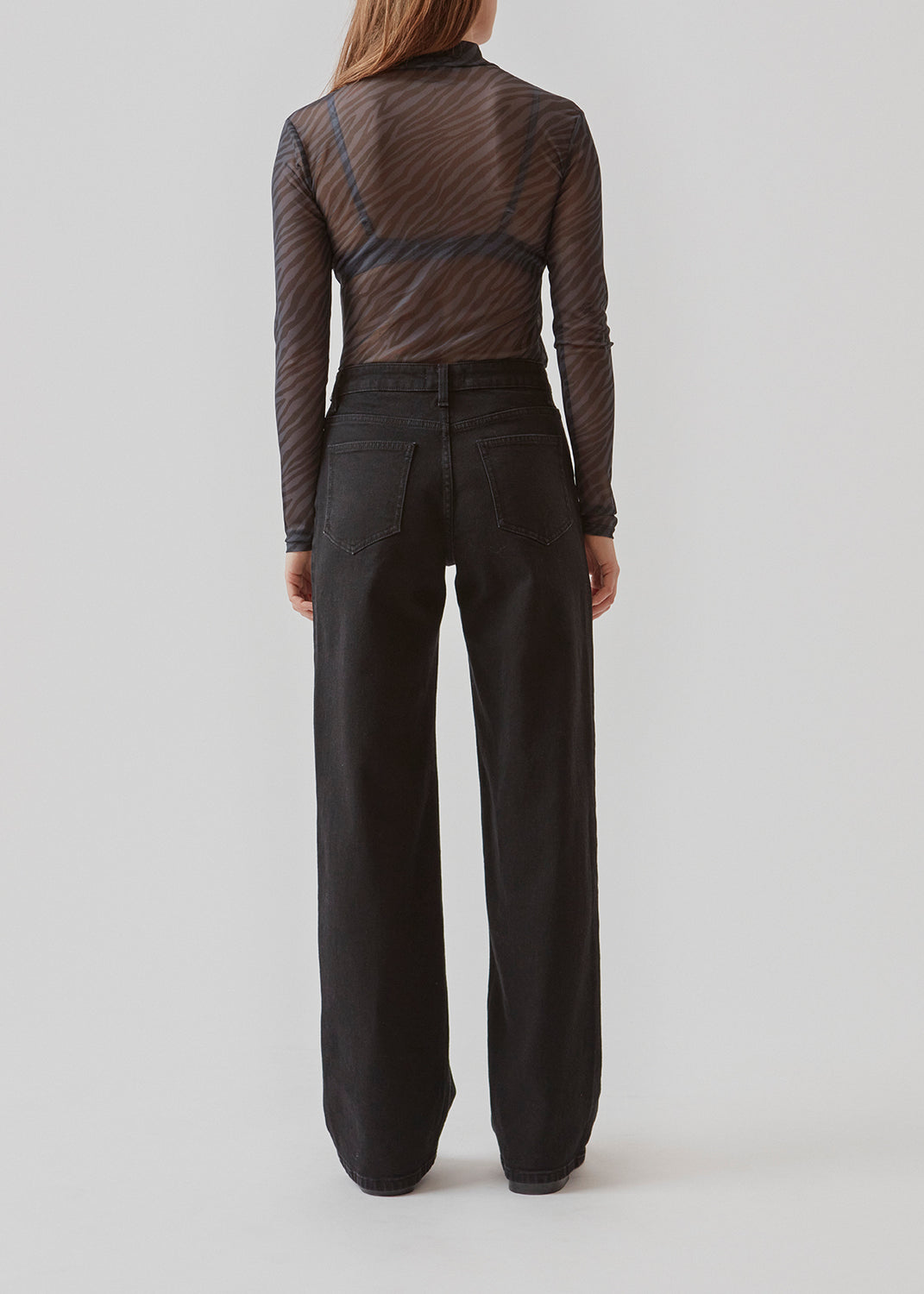 Cool jeans i en lækker økologisk bomuldskvalitet. EltonMD jeans er højtaljede og er lige i benene.