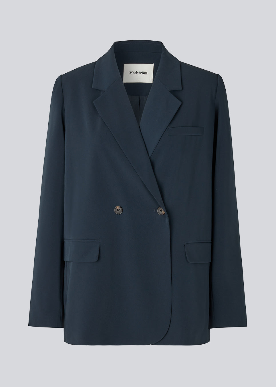Blazer i et oversize fit med et asymmetrisk look. PerryMD blazer er i en let kvalitet, som kan styles med de matchende bukser eller over en kjole på en sommeraften. Modellen er 177 cm og har en størrelse S/36 på.  Shop matchende bukser i samme farve for at fuldende looket: PerryMD pants.