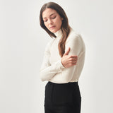 Lækker højhalset bluse i hvid i en tætsiddende pasform, der altid er nem at bruge til en hver lejlighed. Tanner i farven Vanilla er en basis style i enhver graderobe. 