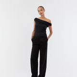 Off-shoulder top i sort i et elastisk materiale. HimaMD off-shoulder top har en tætsiddende pasform og er let cropped.