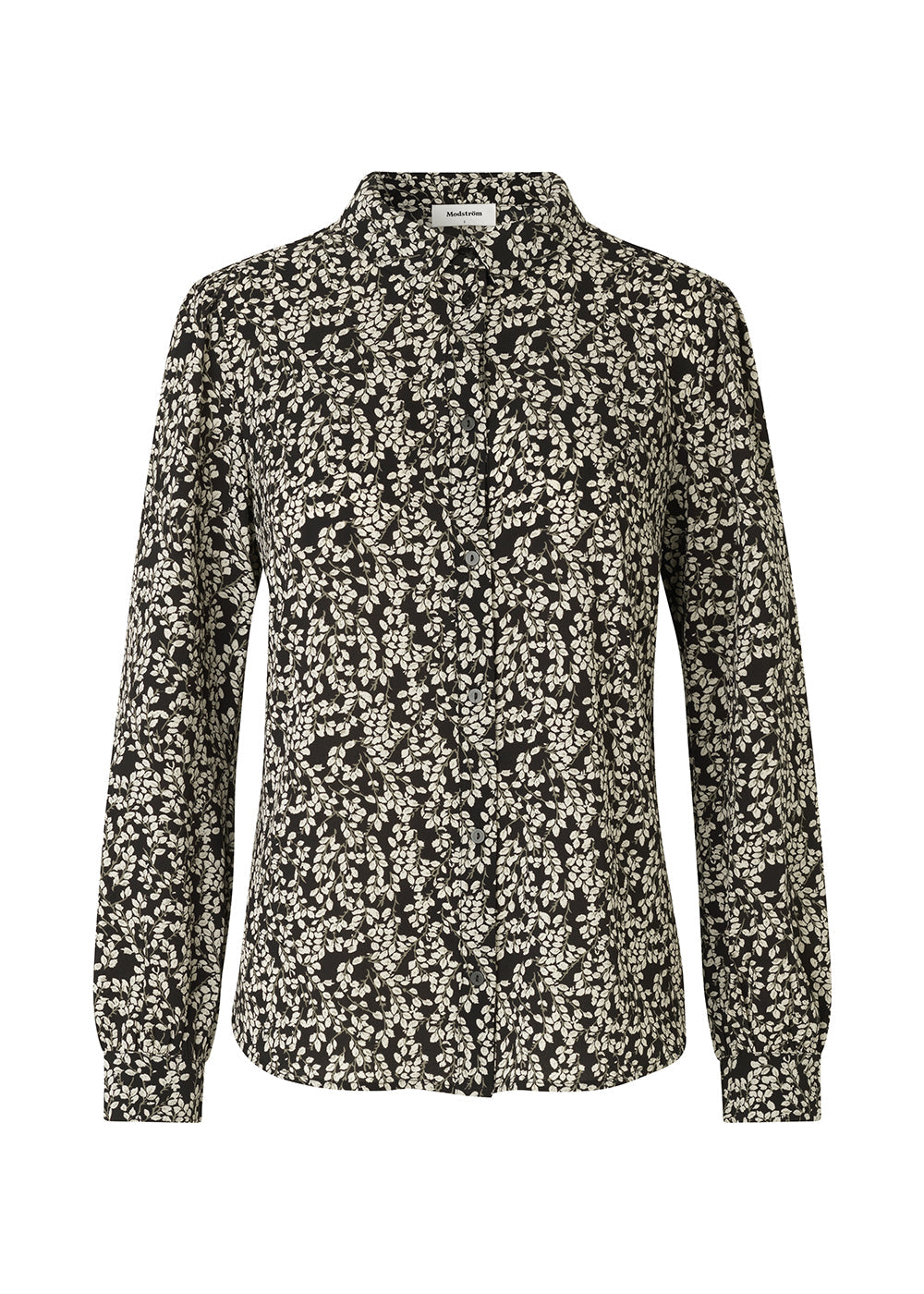 Skjorte i genanvendt polyester med et blomstret print. Oda print shirt har en afslappet silhuet med en lille krave, lange ærmer og knaplukning foran.