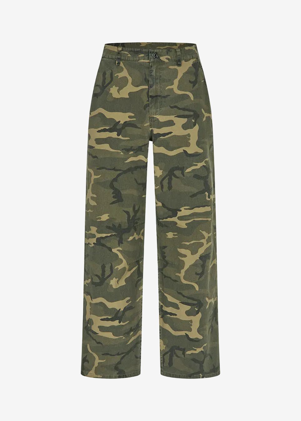 Lange cargoshorts i camouflageprint. AtheneMD Long Shorts er designet i bomuldsdenim med lommer, bæltestropper samt knap- og lynlåslukning i gylpen. Et moderne og stilfuldt valg til afslappede sommerlooks.