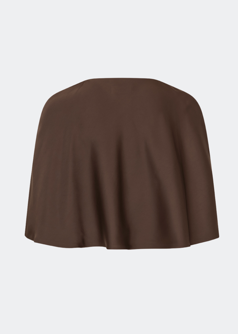 Tailormd Cape er en elegant satin-cape, der tilfører et raffineret og dramatisk udtryk til ethvert outfit. Designet falder let over skuldrene og lukkes foran med en dekorativ knudedetalje, som skaber et blødt, flydende fald. Brug den over en kjole til særlige anledninger eller som et eksklusivt lag over en enkel top for et sofistikeret look. Modellen er 175 cm høj og bruger størrelse S/36.