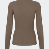 Lækker basic t-shirt i en blød bomuldsrib med stretch. Igormd short t-shirt har en tætsiddende pasform med korte ærmer.