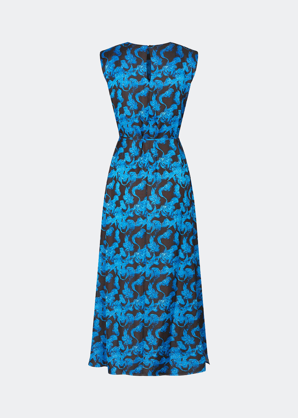 Dittemd Dress er en lang kjole med et iøjnefaldende print og en elegant, flydende silhuet. De let markerede skuldre og det aftagelige bindebånd i taljen giver mulighed for at fremhæve figuren eller skabe et mere afslappet udtryk. Style den med flade sandaler til hverdagen eller hæle til middage og særlige anledninger. Modellen er 175 cm høj og bruger størrelse S/36.