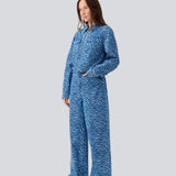 Jeans med vidde I bomuldsdenim. MaseMD print pants har en høj talje for- og baglommer og et elastik i taljen. Modellen er 177 cm og har en str. S/36 på.
