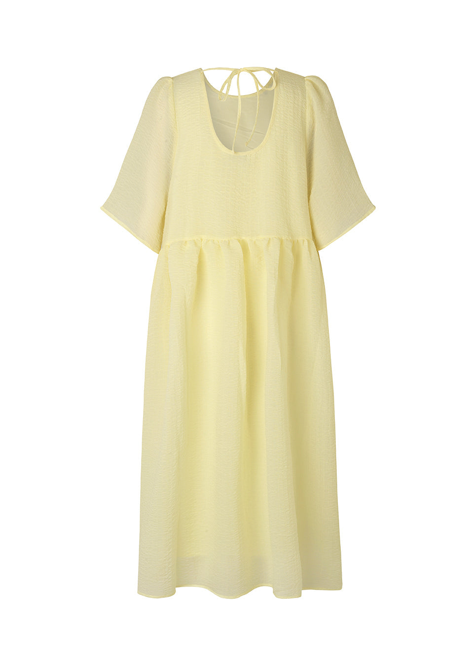 Payton dress er en flot løstsiddende kjole med korte, brede ærmer. Udskæring på ryggen gør kjolen nem at style både til hverdag og til fest. Modellen er 173 cm og har en størrelse S/36 på