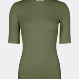 Kortærmet t-shirt i blød rib kvalitet. KrownMD o-neck t-shirt har en tætsiddende pasform og en rund hals.