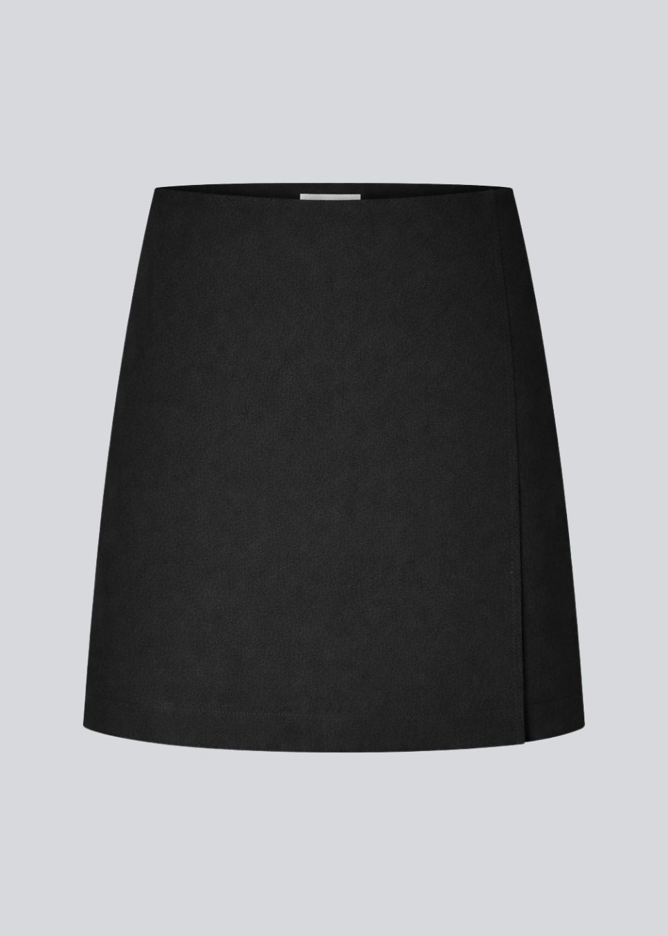 Klassisk A-formet sort nederdel i kort længde. GaleMD skirt har et simpelt design med skjult lynlås i sidesømmen og slids foran.