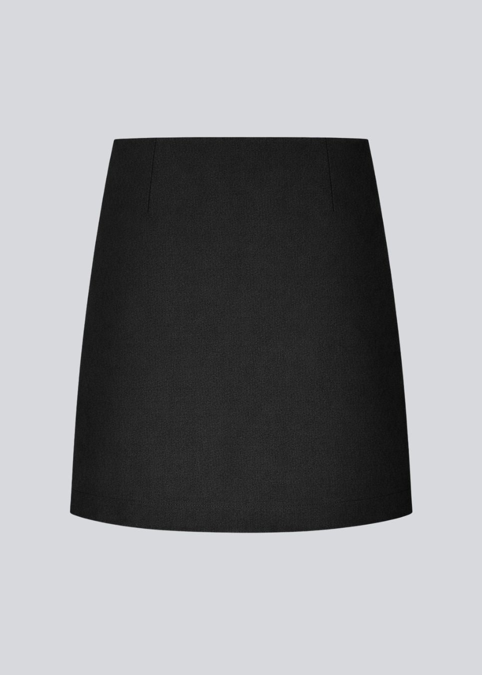 Klassisk A-formet sort nederdel i kort længde. GaleMD skirt har et simpelt design med skjult lynlås i sidesømmen og slids foran.