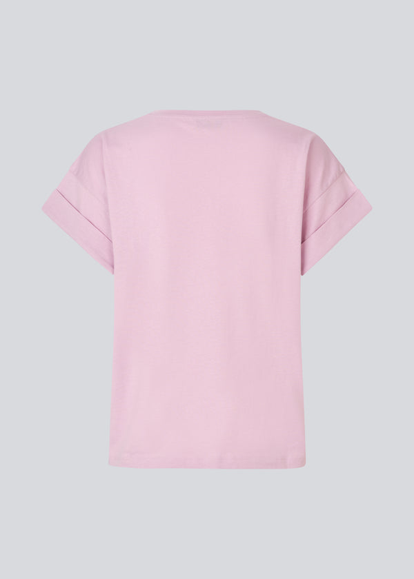 T-shirt i økologisk bomuld med en smule kortere længde. BrazilMD short t-shirt har rund hals og opsmøgede ærmer