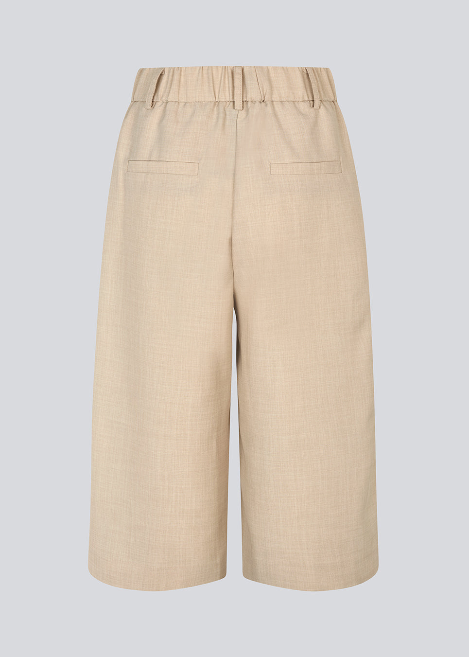 Lange shorts med læg i beige. GaleMD 2 long shorts har en elastisk talje, lynlåsgylp og sidelommer.