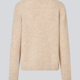Blød strik i genanvendt polyester. Philipmd o-neck har lange ærmer og en rund hals. Modellen er 175 cm og har en str. s/36 på.