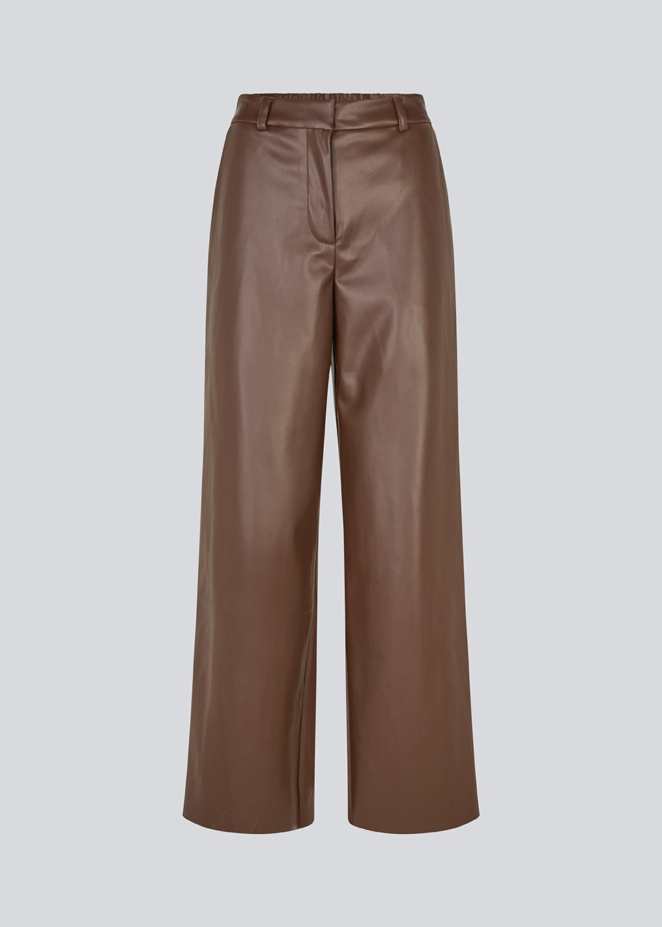Løse bukser i 100% PU. Pellemd pants har en høj talje med elastik og sidelommer. Modellen er 175 cm og har en str. s/36 på.