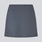 Kort løs nederdel i et strækbart materiale i mørkeblå. TurnerMD flare skirt har en elastik i taljen. Match nederdelen med toppen: TurnerMD tank top.