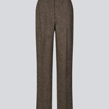 Habitbukser i uld med brede ben. Rockymd pants har høj talje, læg og sidelommer. En klassisk buks i struktureret materiale.