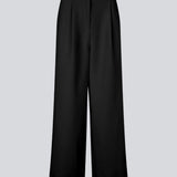 Sorte habitbukser med læg i et klassisk gale materiale. Galemd wide pants har brede ben og sidelommer.&nbsp;