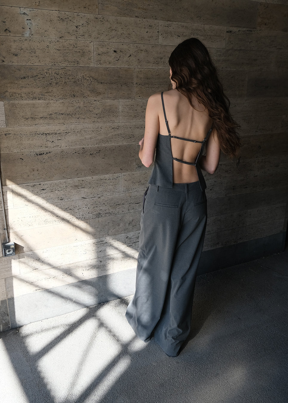 Ærmeløs top med tynde stropper. Tuesdaymd top har en åben ryg og justerbare stropper. Modellen er 175 cm og har en str s/36 på.

Style med matchende bukser: Tuesdaymd Pants.