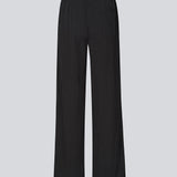 Lette komfortable bukser. AgneteMD Pants har sidelommer, løse ben og elastikbånd i taljen. Disse stilrene bukser kombinerer komfort med et moderne og afslappet look.