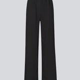 Lette komfortable bukser. AgneteMD Pants har sidelommer, løse ben og elastikbånd i taljen. Disse stilrene bukser kombinerer komfort med et moderne og afslappet look.