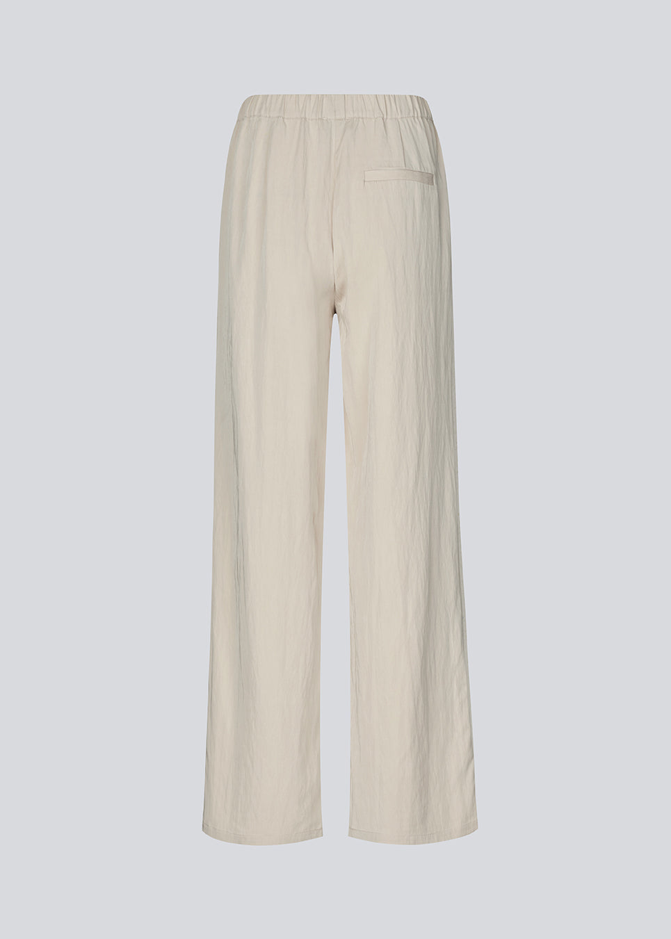 Lette komfortable bukser. AgneteMD Pants har sidelommer, løse ben og elastikbånd i taljen. Disse stilrene bukser kombinerer komfort med et moderne og afslappet look.