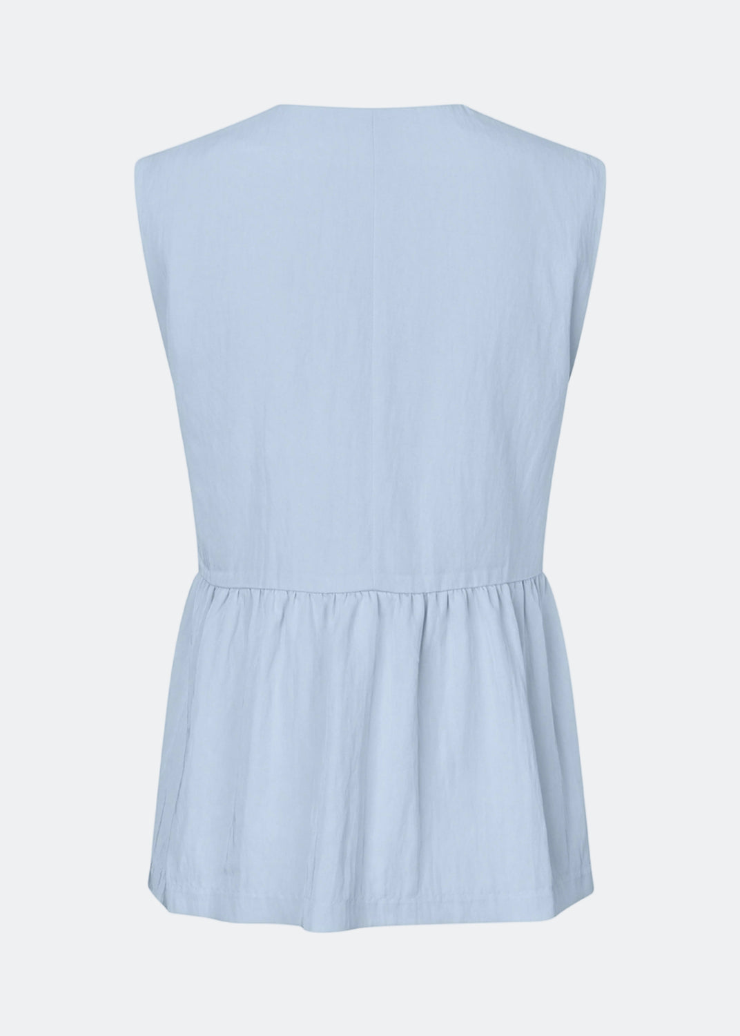 Feminin vest-top med rynket, løs bund. AgneteMD Vest er ærmeløs med V-udskæring og enkel knaplukning. Kan styles alene eller lag-på-lag for et moderne og alsidigt look.
