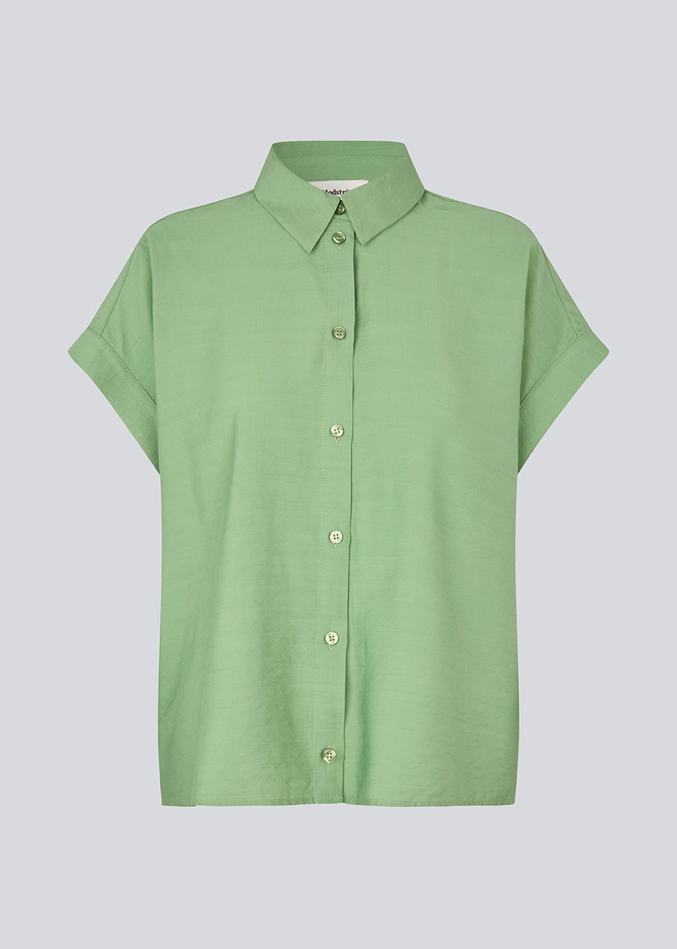 Kortærmet skjorte i let kvalitet. AidaMD Shirt har klassiske detaljer som krave og knappelukning. En tidløs og elegant skjorte, perfekt til både hverdag og mere sofistikerede looks.