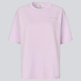 Sweatshirt i t-shirt snit med brystlogo. AifaMD SS Sweat er fremstillet i 80% økologisk bomuld. En casual og komfortabel sweatshirt med et moderne, afslappet udtryk.