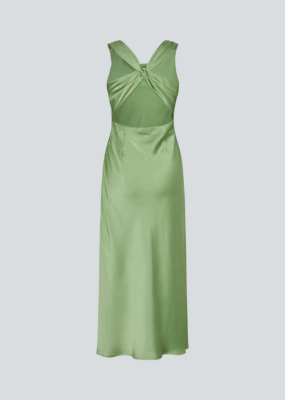 Lang kjole i glansfuld satin og åben ryg. AijaMD Dress har et feminint design med smukt fald i skørtet, figursyet talje, drapering ved brystet og en elegant kryds-ryg. Fremstillet i 100% genanvendt polyester, perfekt til både aften- og festlooks.
 