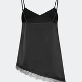 Slip-top i satin med blondekant. AlinkaMD Top har spaghetti-stropper, V-udskæring og asymmetrisk bund, længere i den ene side. En elegant top, perfekt alene eller til lag-på-lag styling.