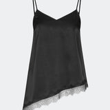 Slip-top i satin med blondekant. AlinkaMD Top har spaghetti-stropper, V-udskæring og asymmetrisk bund, længere i den ene side. En elegant top, perfekt alene eller til lag-på-lag styling.
