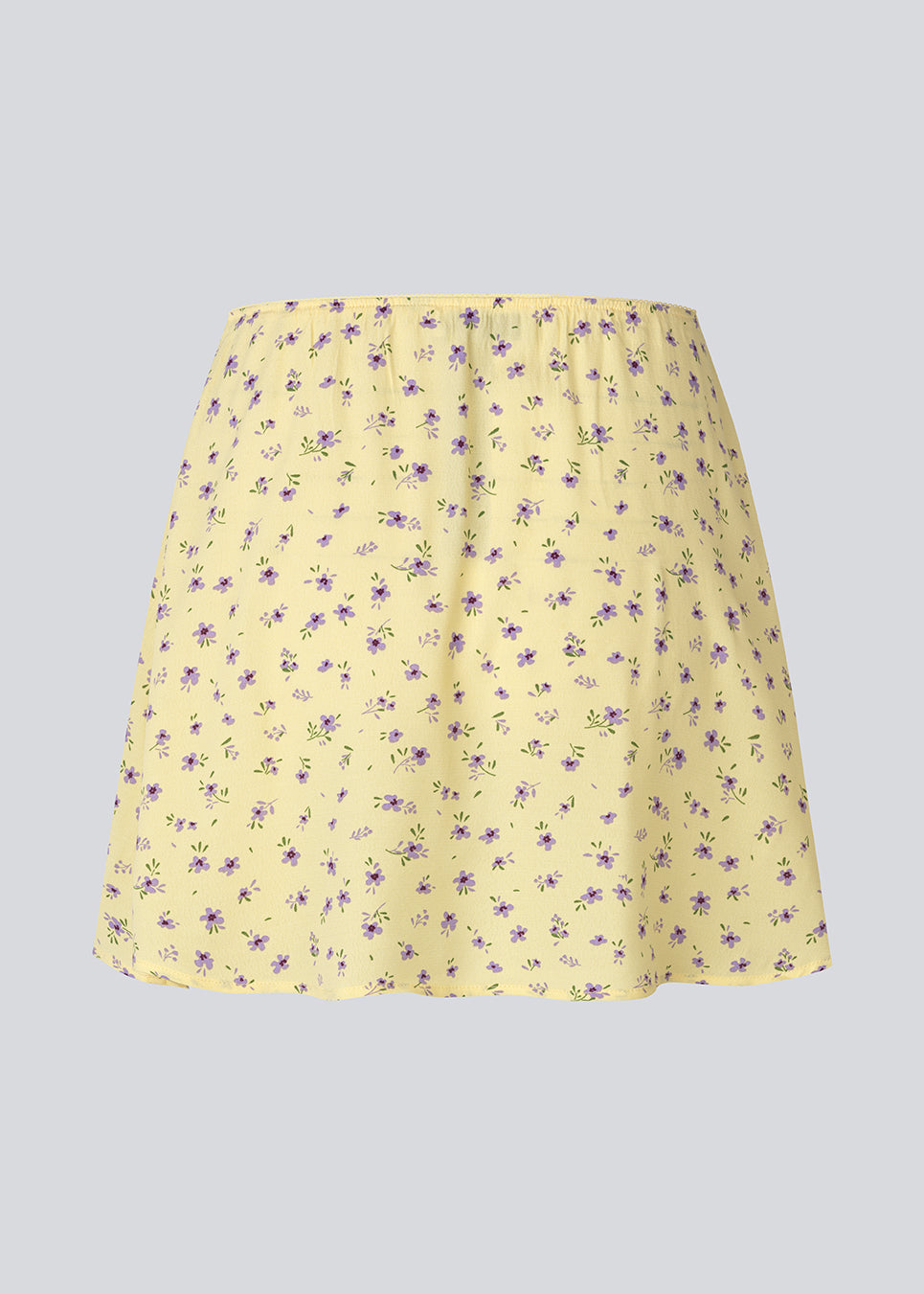 Mininederdel med blomsterprint. AlyssaMD Print Skirt er designet med elastikbånd og blondekant i taljen og har et let A-formet snit. En feminin og let nederdel, perfekt til sommerlige og elegante looks.