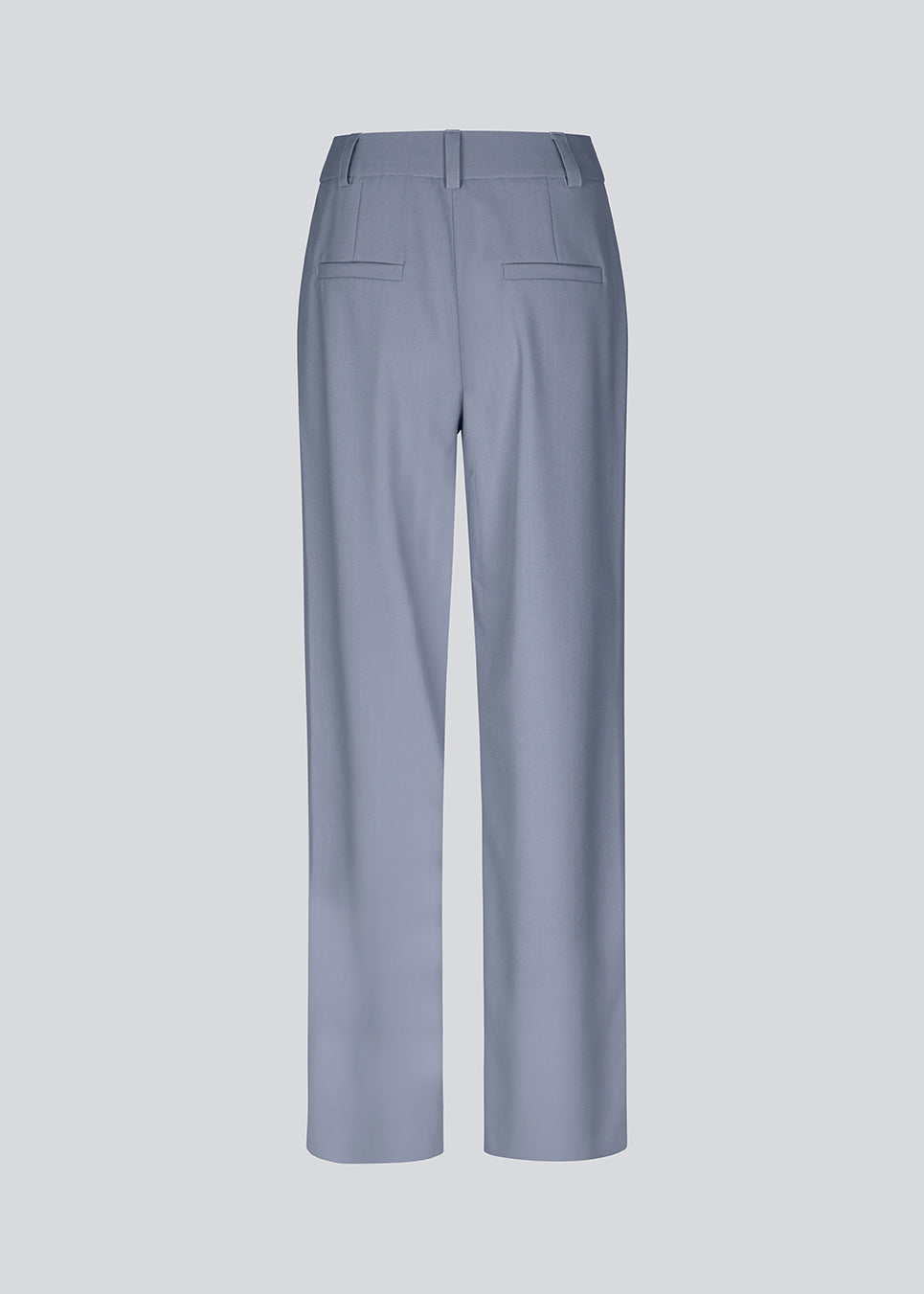 Bukser med afslappet pasform. AnkerMD wide pants har almindelig talje med læg foran og brede, lange ben. Dekorative paspolerede lommer bagpå og sidelommer.