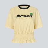 T-shirt med Brasilien-logo og scrunch i taljen. AnsgarMD T-Shirt har kontrastkant i rund halsudskæring, korte ærmer og flæsebund. En feminin og moderne t-shirt, perfekt til afslappede og stilfulde hverdagslooks.