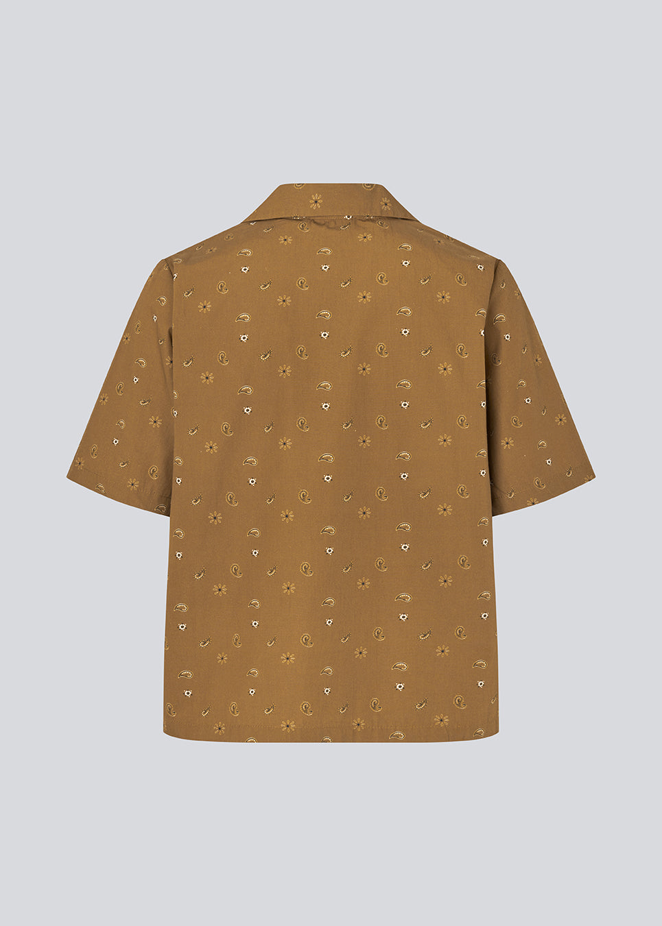 Kortærmet skjorte med unikt print. ApricotMD Print Shirt er designet med krave og bindelukninger foran og fremstillet i 100% økologisk bomuld. En let og moderne skjorte, perfekt til sommerlige og afslappede looks.